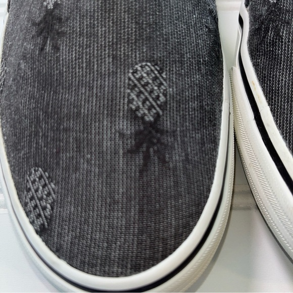 Ked's Womens 8.5 Comfort Slip On Sneakers Pineapple Design Canvas Gray White - Picture 3 of 6